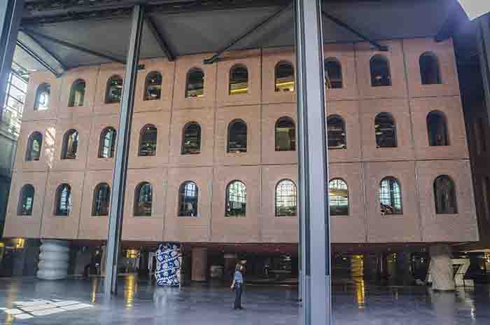 Vizcaya - Bilbao - La Alhondiga o Centro Azcuna 5.jpg